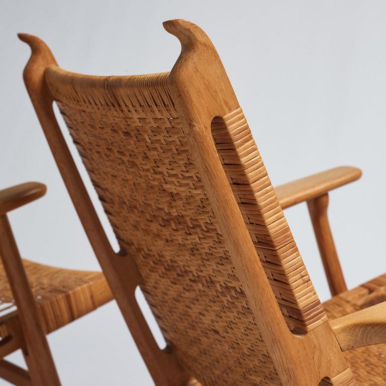 Hans J. Wegner, ett par fåtöljer "CH-27", Carl Hansen & Son, Danmark.