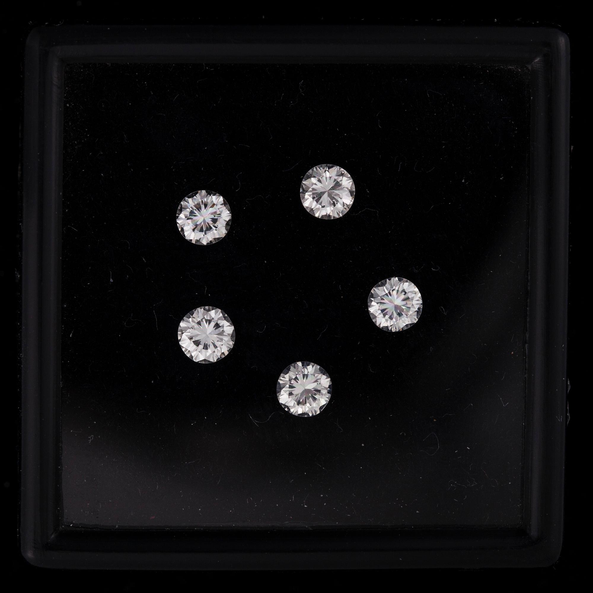 DIAMANTER, 5 st, ca 0,20 ct / st, samt andra små ädelstenar.