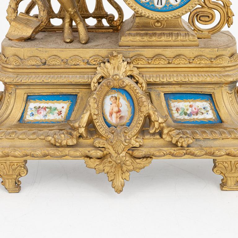 A Louis XVI-style mantle clock, around 1900.