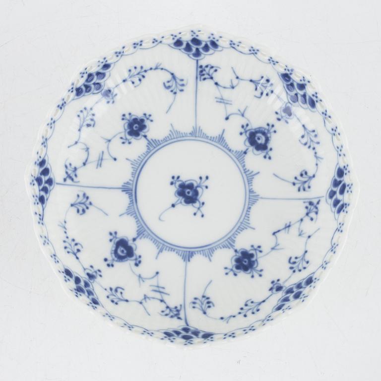 A set of three 'Musselmalet' porcelain bowls on stand from Royal Copenhagen, Denmark.