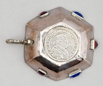 SUPKOPP, silver, otydliga stämplar. Vikt ca 74 g.