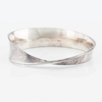Vivianna Torun Bülow-Hübe, Bangle "Möbius, sterling silver, for Georg Jensen".