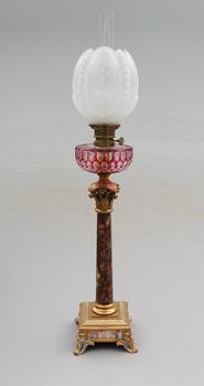 BORDSFOTOGENLAMPA, marmor och mässing, 1800-/1900-tal.