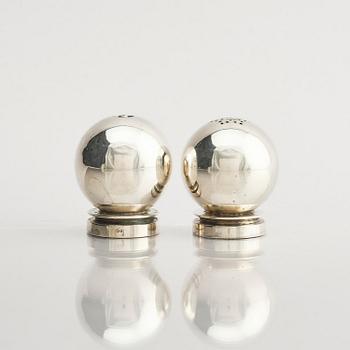 Georg Jensen, kryddsats, 4 delar sterling silver, design Harald Nielsen, modell "Pyramid", design nr 632, Köpenhamn 1945-51.