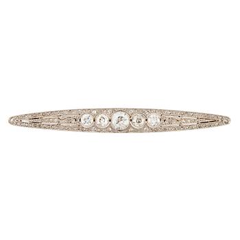 566. A brooch in 14K gold and platinum set with old- and rose-cut diamonds.