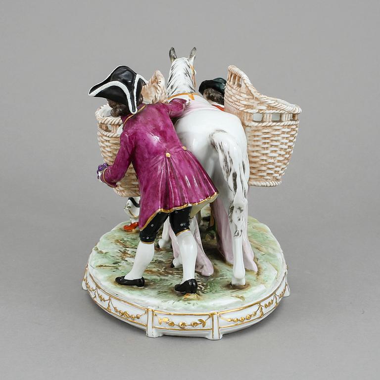 FIGURIN, porslin, Capodimonte, 1900-talets första hälft.
