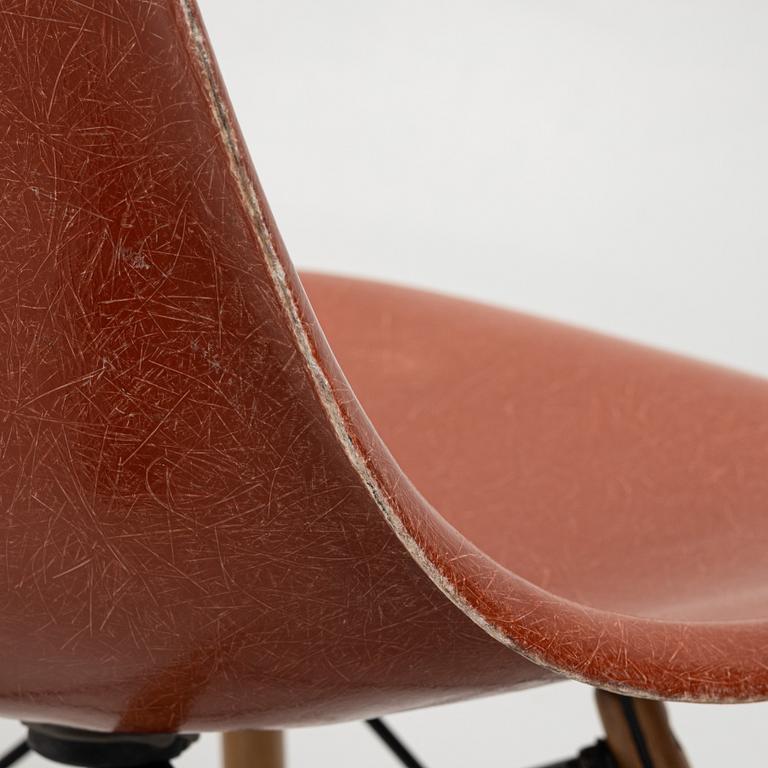 Charles & Ray Eames, stolar, 4 st, "Plastic Chair DSW", Herman Miller, 1900-talets andra hälft.