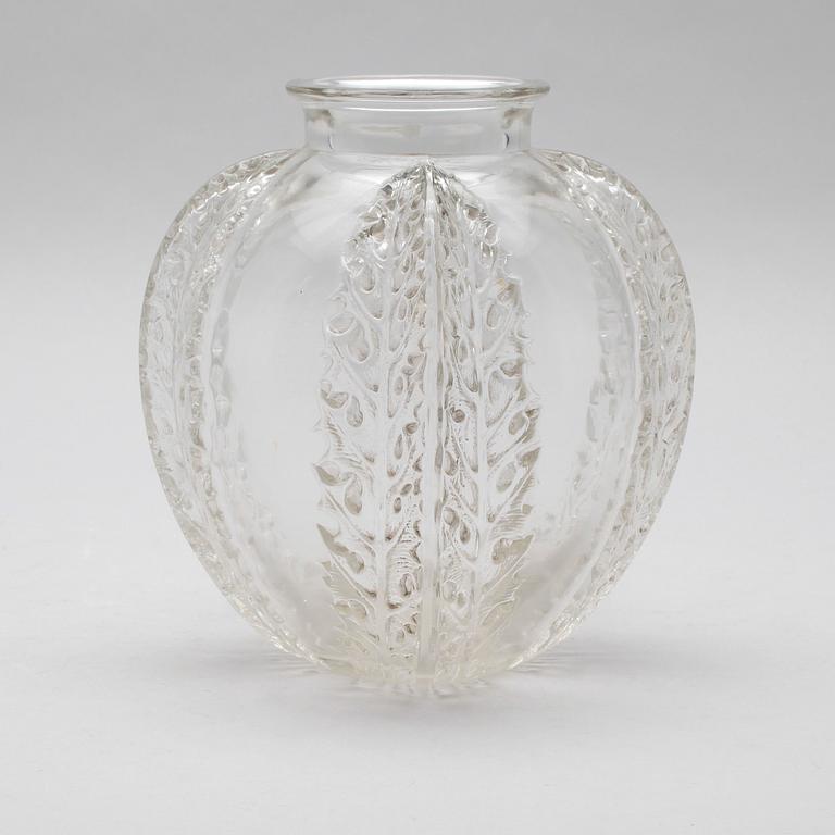 VAS, glas, "Chardon", signerad R Lalique, 1900-talets första hälft.