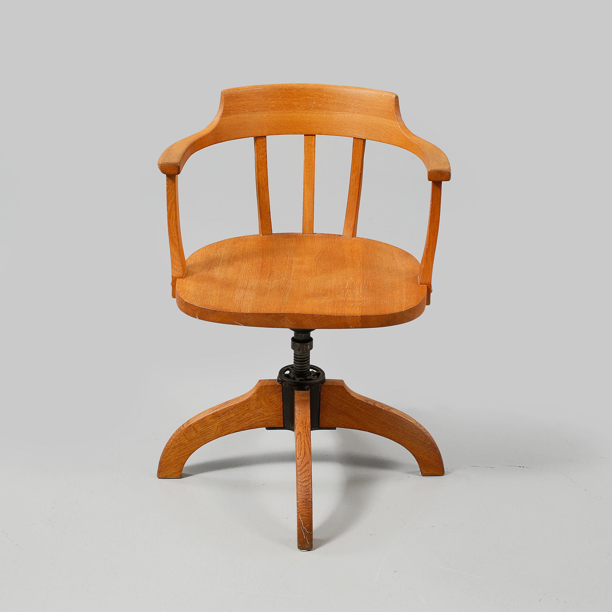 SKRIVBORDSSTOL, 1900-talets mitt.