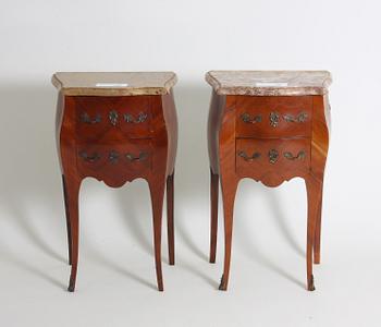 BYRÅAR, ett par, rokokostil.