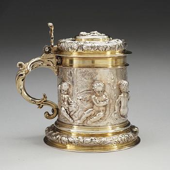 A German 17th century parcel-gilt tankard, makers mark of Johann Brockmer, Hamburg 1662-1685.