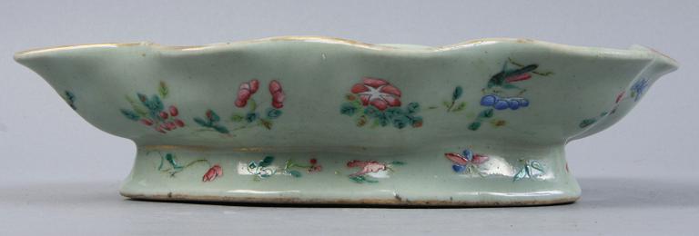 UPPLÄGGNINGSFAT, 2 st, porslin, Kina, 1800/1900- tal.
