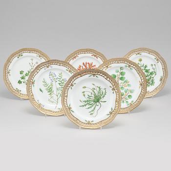 A set of 6 Royal Copenhagen 'Flora Danica' dessert dishes, Denmark, 20th Century.