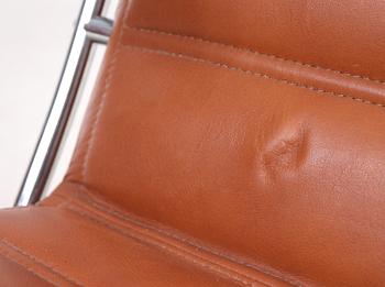 FÅTÖLJER, ett par samt BORD, "SAS Chair / 38/39 Series", Jens Ammundsen för Fritz Hansen, etikettmärkta, 1979.