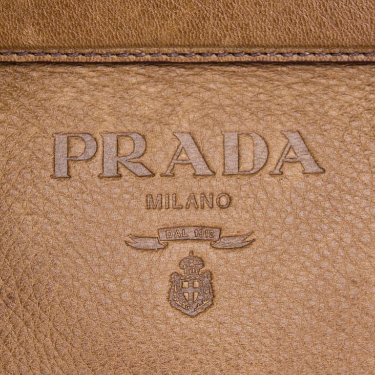 VÄSKA, Prada.