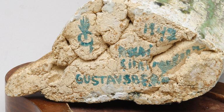 FIGURIN. Stengods. Gustavsberg. Sign o dat. 1943.