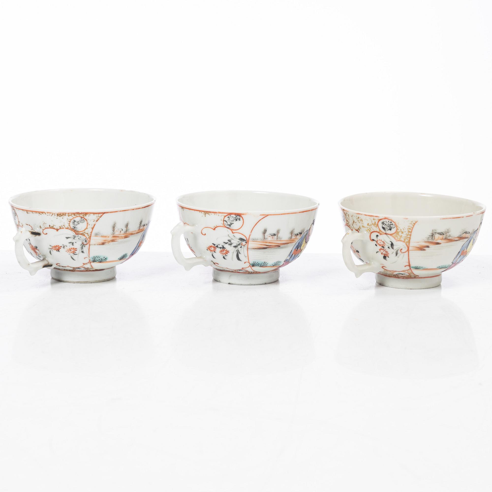 Parti, porslin samt fat i emalj på koppar, nio delar. Qingdynastin, 1700-tal.