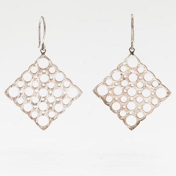 Liisa Vitali, A pair of sterling silver earrings "Pitsi". Kultakeskus.