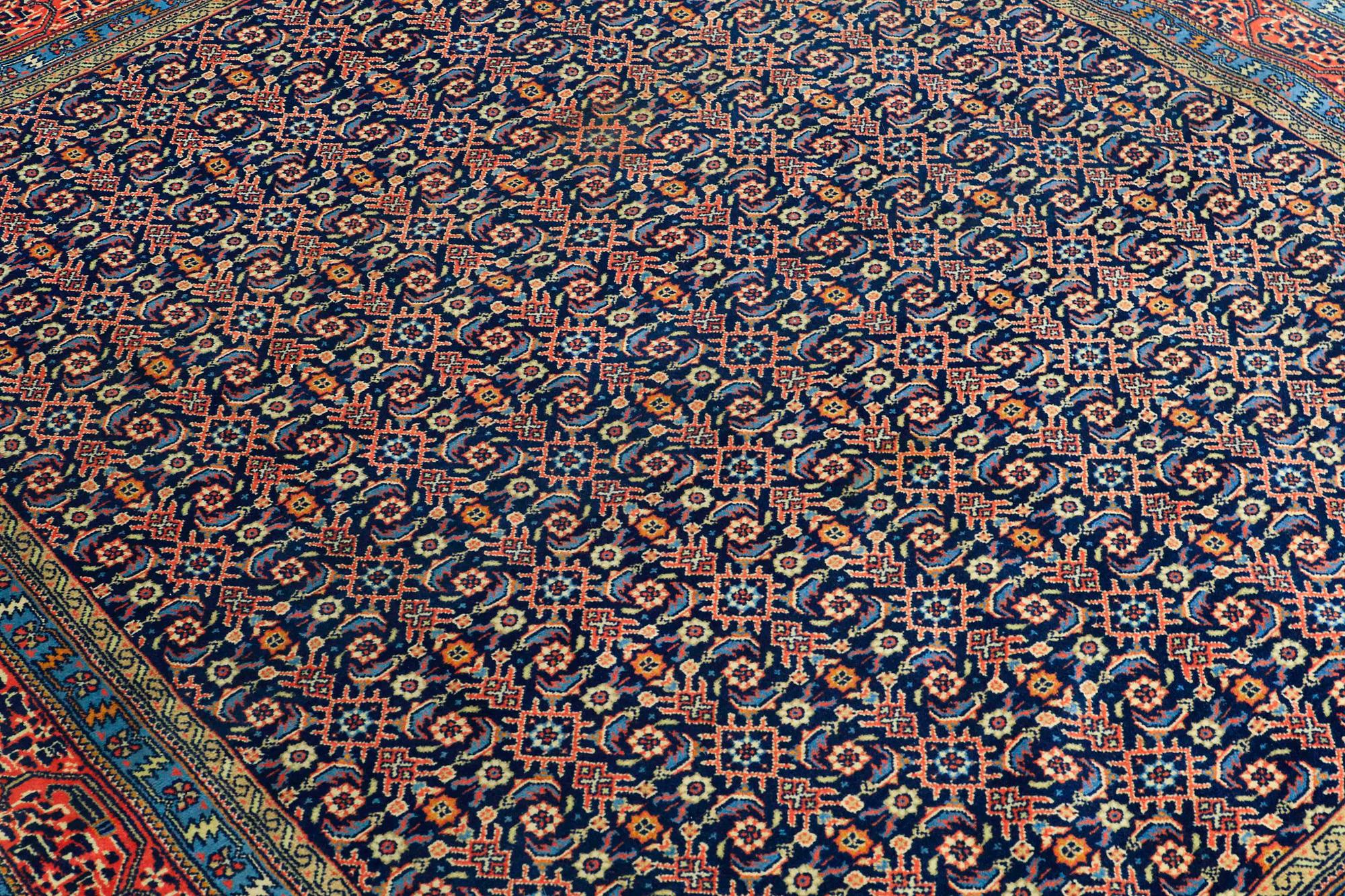 CARPET, Ingles, ca 232 x 200 cm.