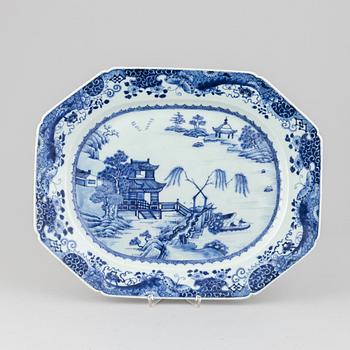 A blue and white serving dish, China, Qianlong (1736-95).