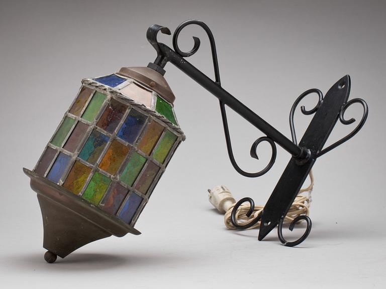 VÄGGLAMPA. 1900-talets första hälft.