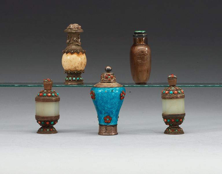 A set of five Tibetan snuff bottles, ca 1900.