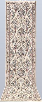 Gallery carpet, Nain, part silk, so-called 9 LAA, approx. 390 x 94 cm.