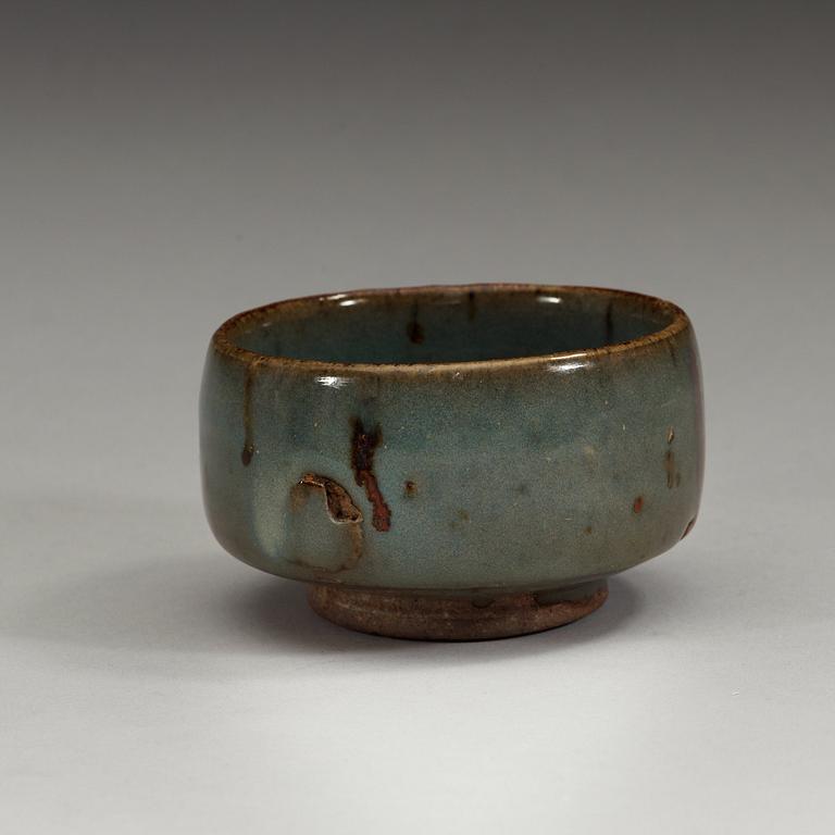 A Jun glazed bowl, presumably Song dynasty (960-1279) .