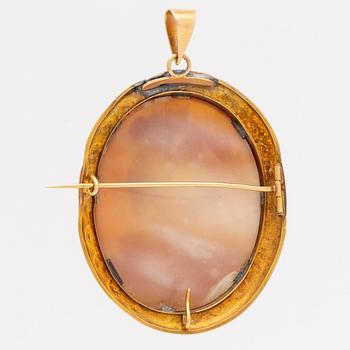 Brooch /pendant 18K gold shell cameo, probably 1800s, approx 6 x 5 cm.