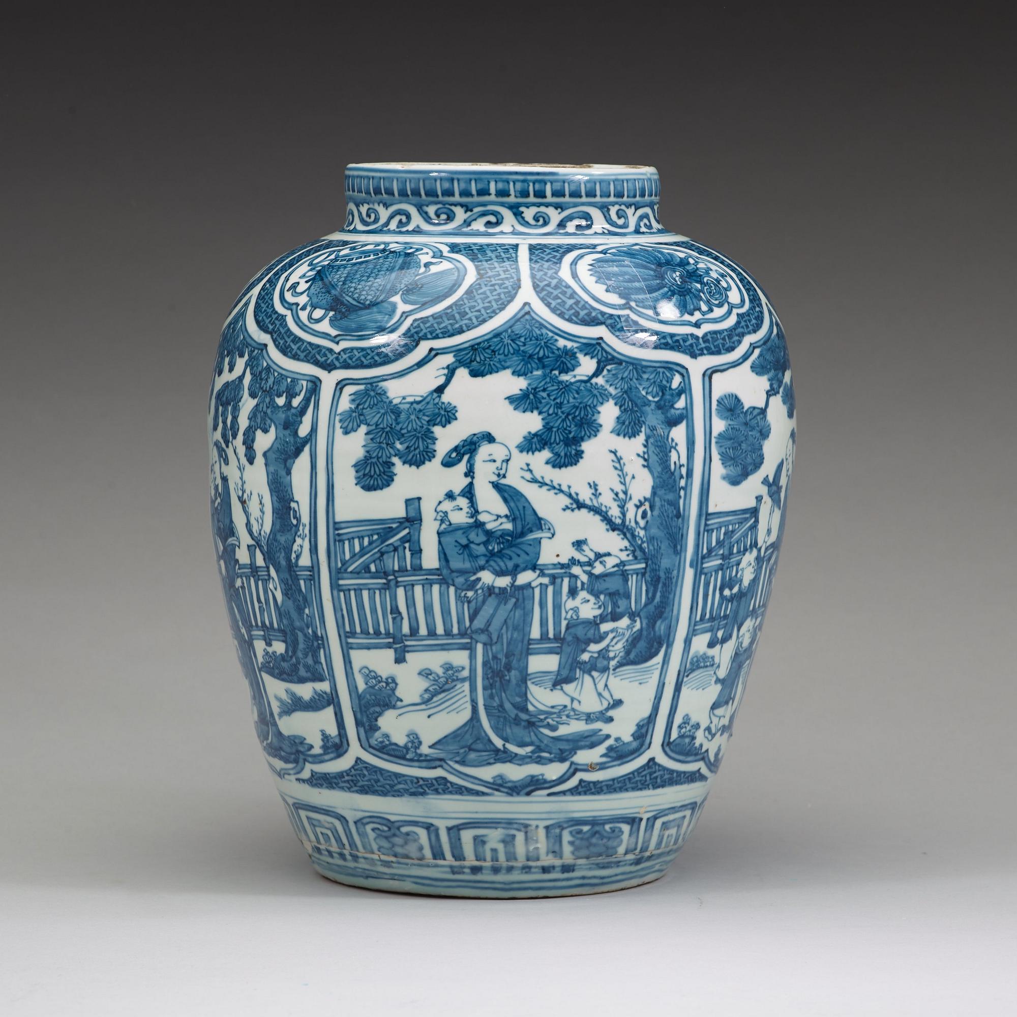 A large blue and white jar, Ming dynasty, Wanli (1573-1620).