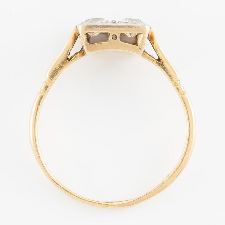 Ring 18K guld med gammalslipade diamanter.