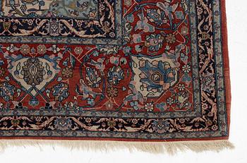 An antique Tabriz carpet, approx. 353 x 268 cm.