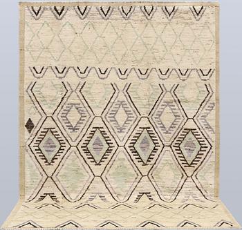 A rug, Morocco design, approx. 286 x 203 cm.