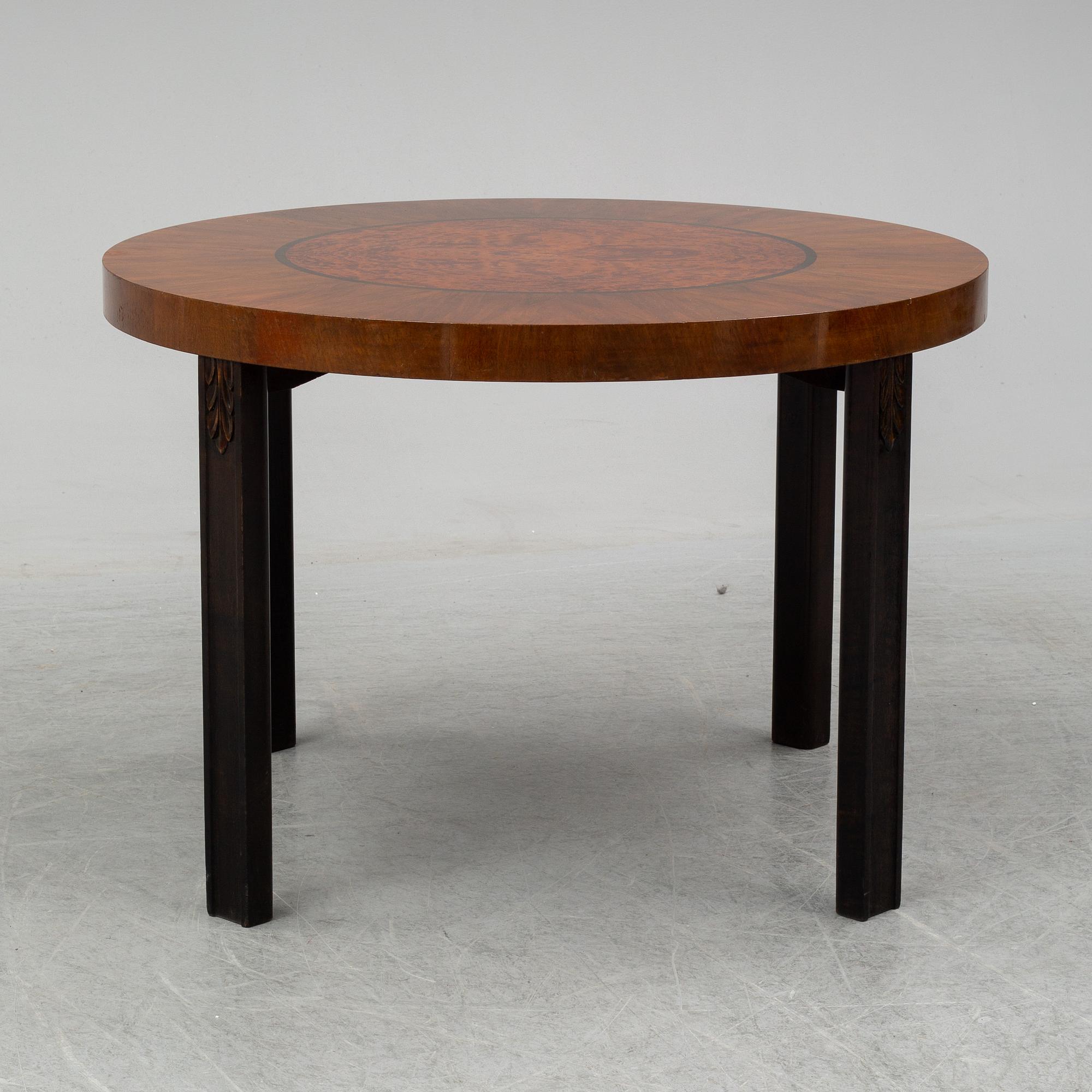 a Art Déco coffee table from the 1920's-/30's.