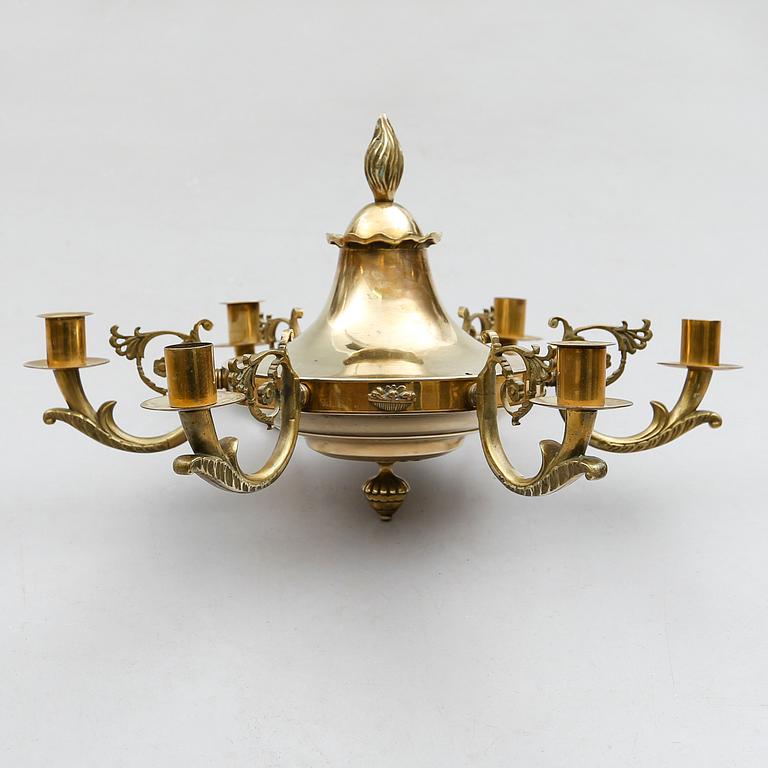 TAKAMPEL, mässing, empirestil, 1900-talets första hälft. Höjd ca 27 cm.