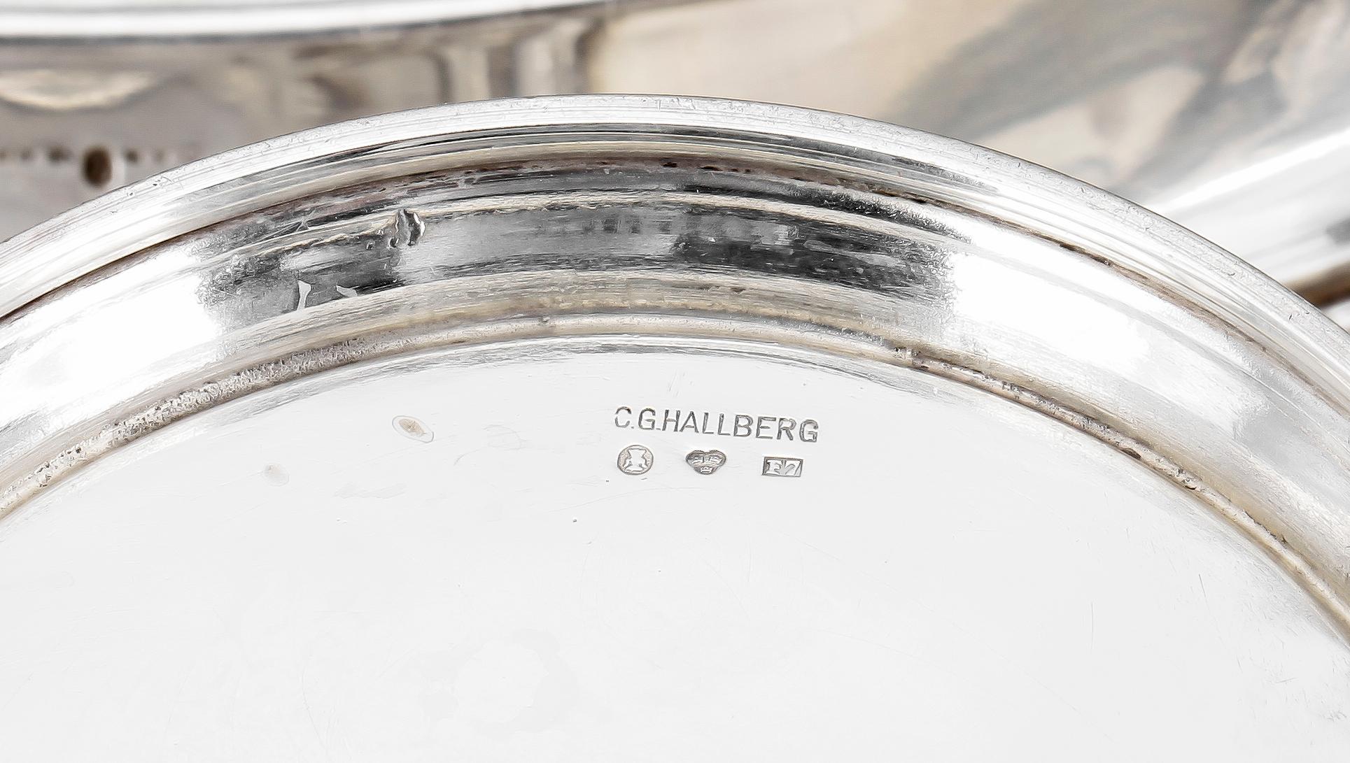 SKÅLAR, ett par samt FAT, silver samt nysilver, bl a C.G. Hallberg, Stockholm 1908. Tot vikt silver ca 330 g.