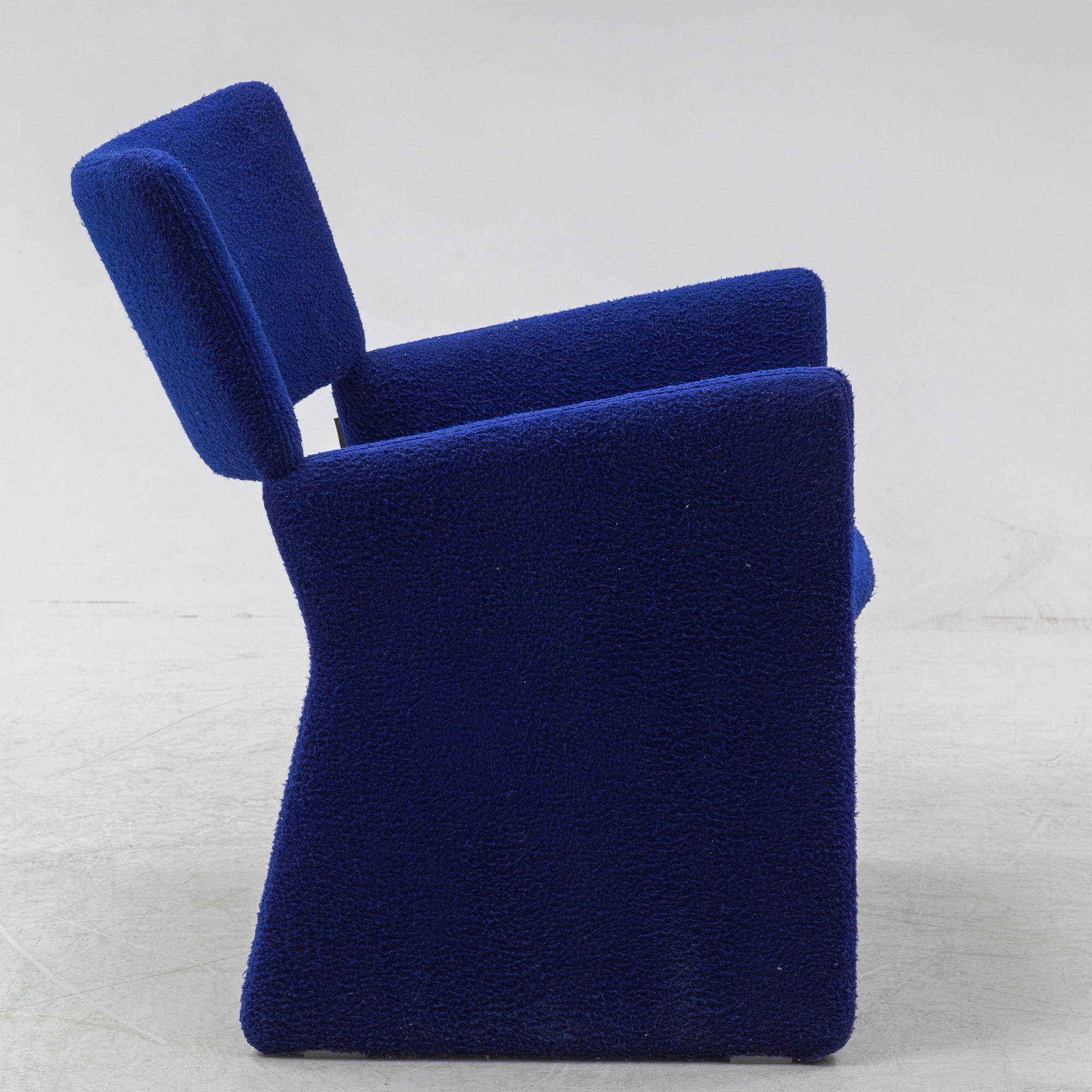 Chris Martin, a 'Crown Easy Chairs', Massproductions.