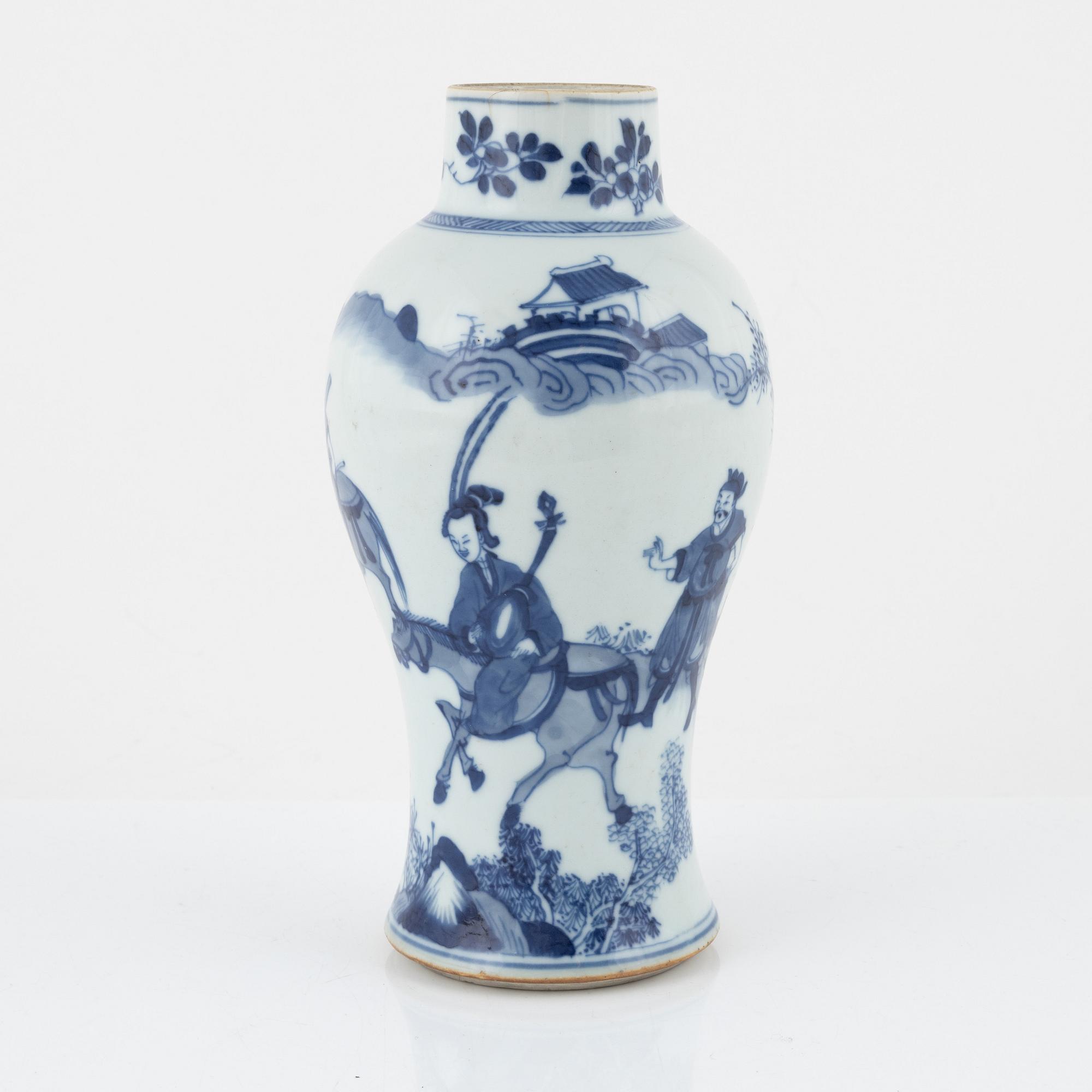 A blue and white vase, Qing dynasty, early 18th Century.