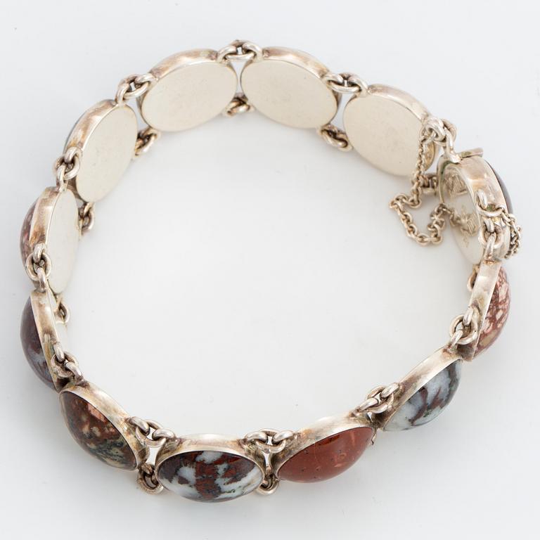 ARMBAND, silver och cabochonslipad porfyr, Älvdalens Nya Porfyrverk.