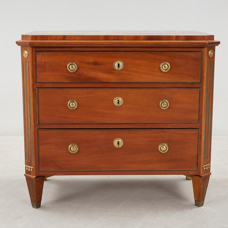 BYRÅ, sengustaviansk stil, 1900-tal.