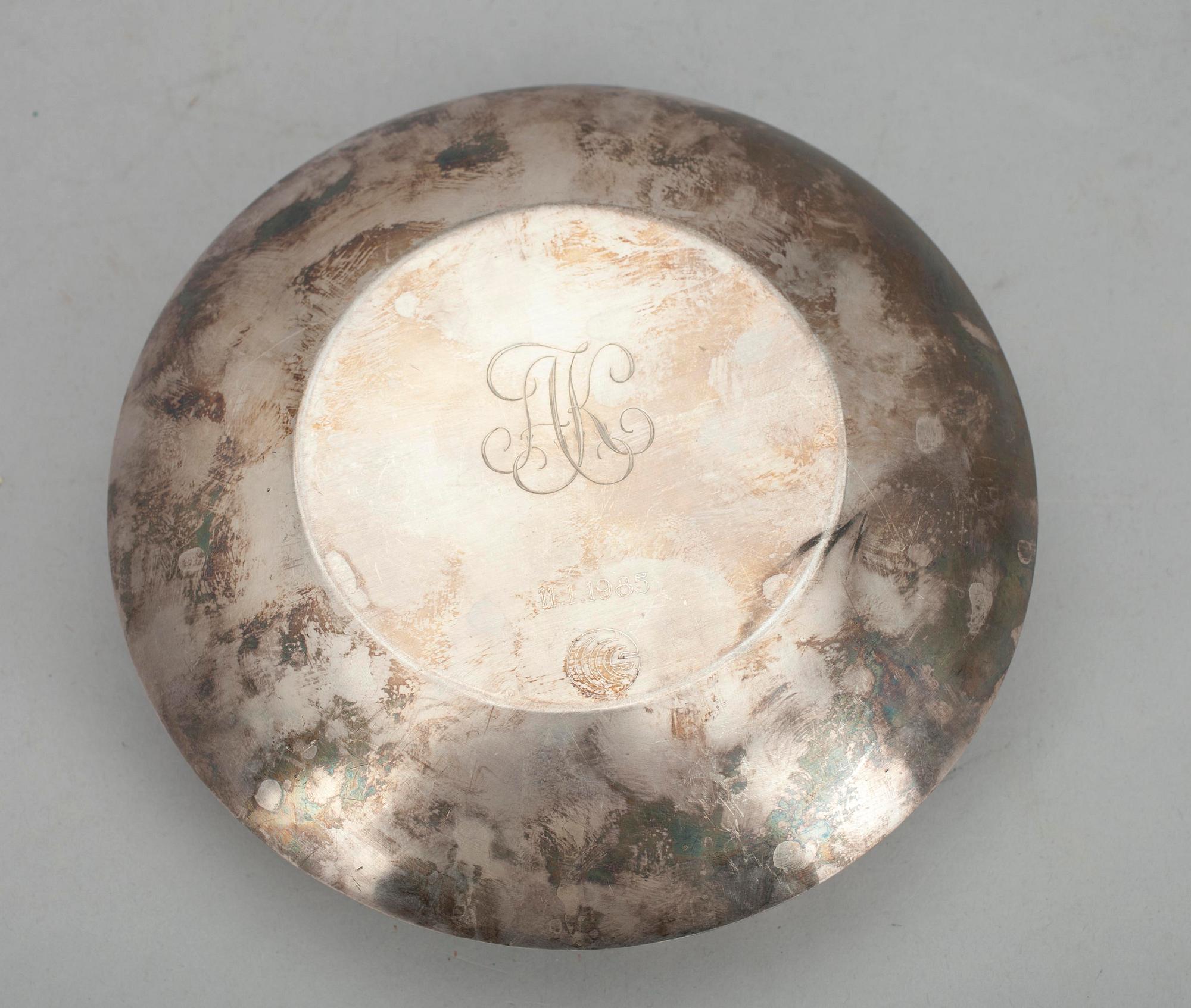 SKÅL, silver, Pekka Piekäinen, Auran Kultaseppä Oy, Åbo 1977. Vikt ca 207 g.