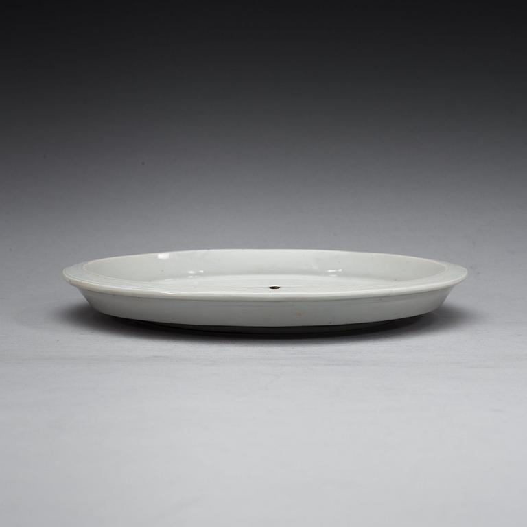 A blanc de chine tray, 18th Century or older.