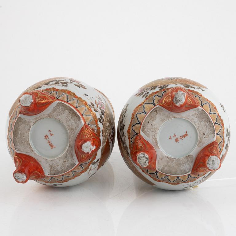 A pair of Kutani porcelain vases, Japan, early 20th century.
