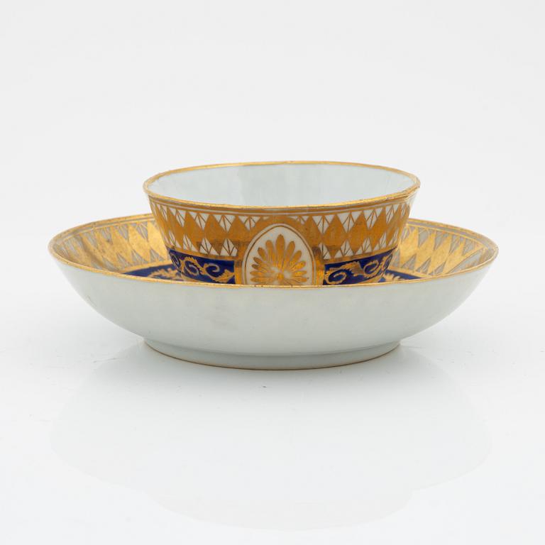 Kopp med fat, Qingdynasti, 1800-tal, samt tedosa, sen Qing dynasti, sent 1800-tal.