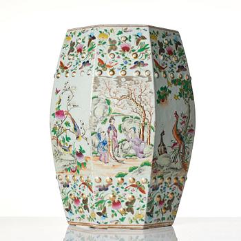 A barrel shaped Canton garden seat, Qing dynasty, 19th century.