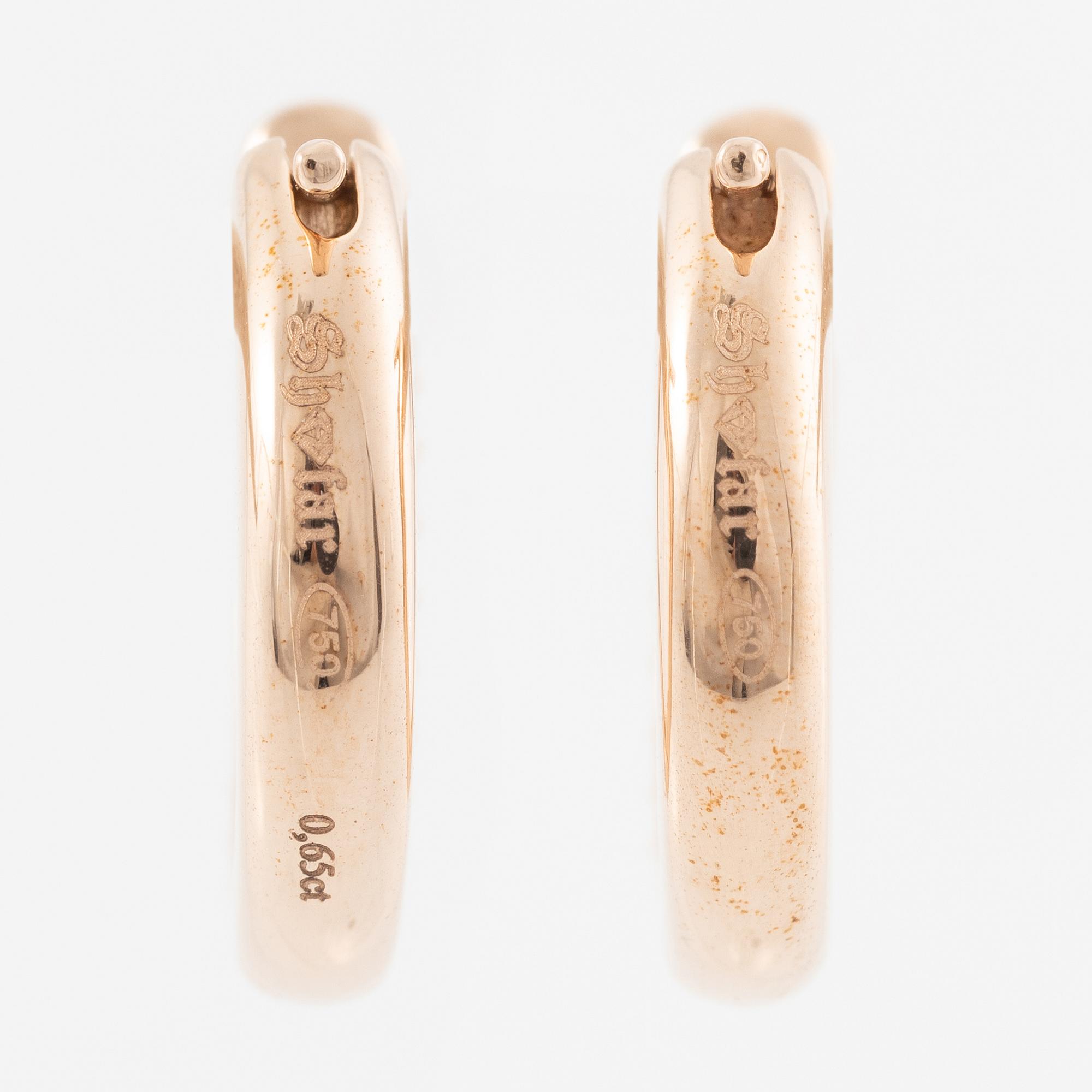 Earrings, hoops, 18K gold with brilliant-cut diamonds.