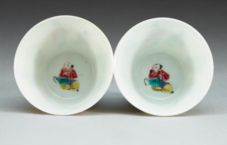 A pair of famille rose cups, late Qing dynasty, with Yongzhengs six character mark.