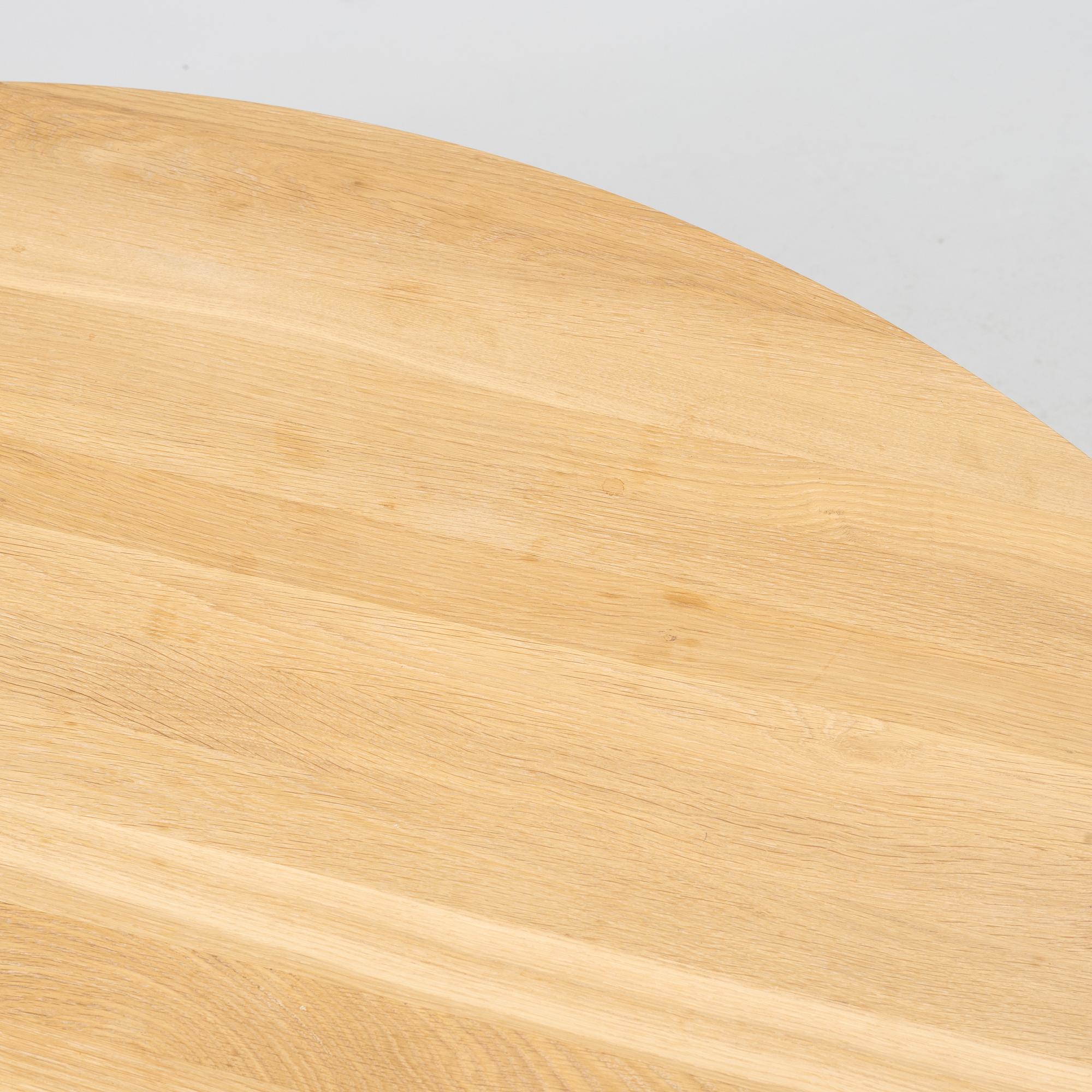 Matti Carlsson, A round oak 'Hommage Grande' dining table from Tre Sekel.