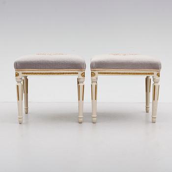 TABURETTER, 1 par, gustaviansk stil, 1900-talets första hälft.