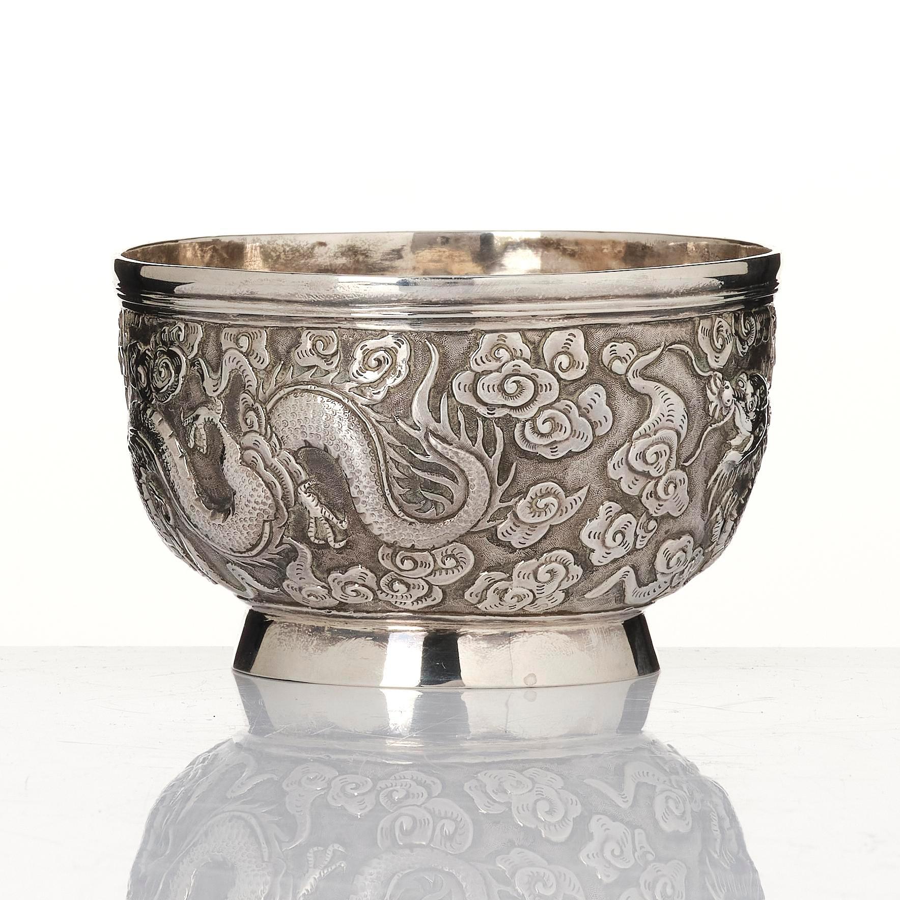 Skål, silver. Kina, 1800-talets senare del. Med monogram D v R under adlig krona.